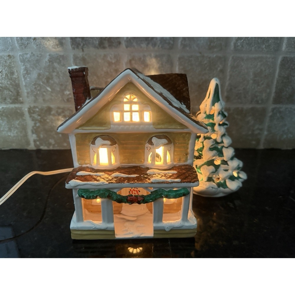 VTG Department 56 Glazed Ceramic 1980's Snow Village Ridgewood House Tree Light